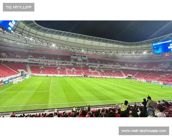 上海浦东足球场超万人观赛创纪录 青训赛事助力夜间经济新发展 上海浦东足球场超万人观赛创纪录 青训赛事助力夜间经济新发展